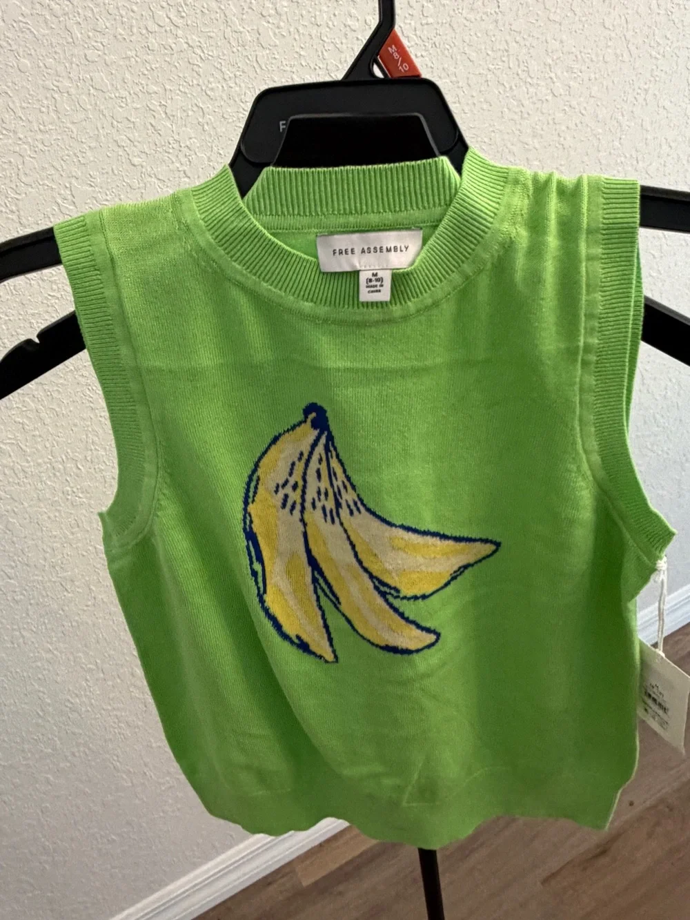 Sleeveless Green Banana Graphic Knit Top - Picture 2 of 2